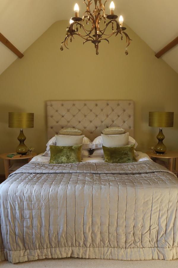 Oundle Bespoke Apartments ภายนอก รูปภาพ