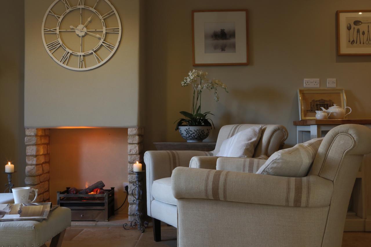 Oundle Bespoke Apartments ภายนอก รูปภาพ